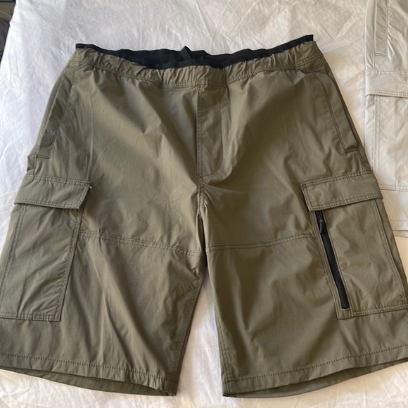 H&M mens M green shorts - Picture 1 of 2